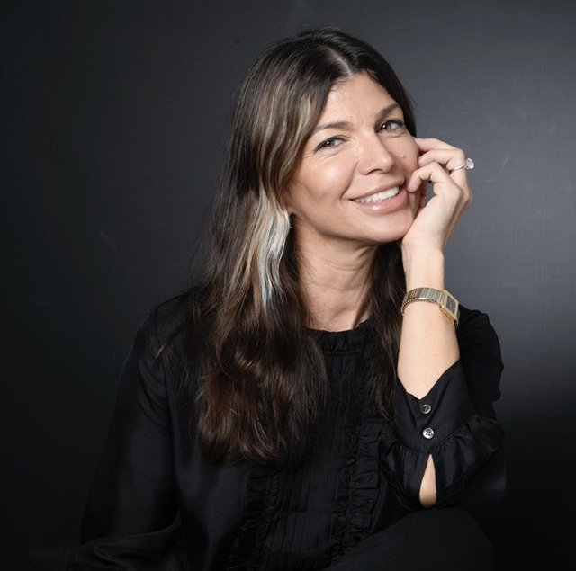 ZEYNEP ÜSTÜNEL