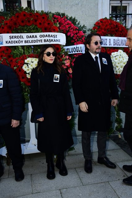 FULYA VE EŞİ UMUT ÖZKANCA ÇİFTİ TAZİYELERİ KABUL ETTİ.