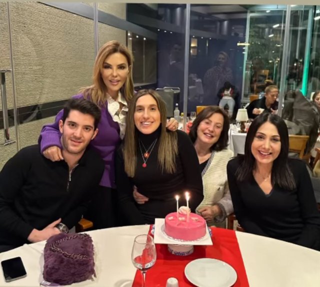 YASMİN GÜLMAN, NEŞE GÖNÜL, MONİK İPEKEL, FERYAL GÜLMAN, ASLAN KEMAL GÜLMAN