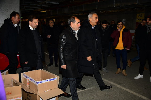 ADNAN POLAT İLE DURSUN ÖZBEK, NEF STADI'NDAKİ YARDIM ÇALIŞMALARINA KATILDI