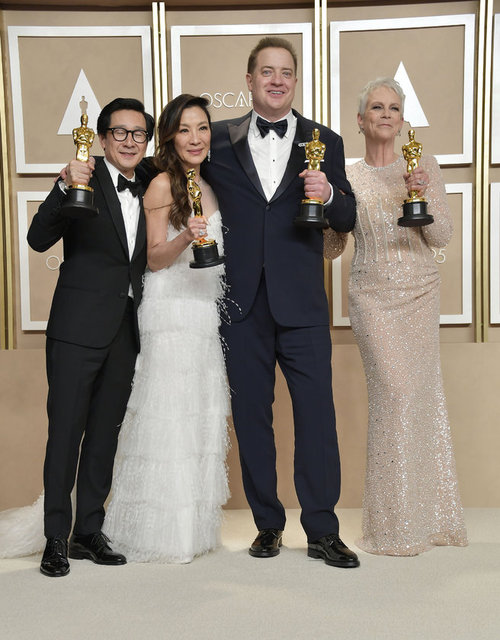 KE HUY QUAN, MICHELLE YEOH, JAMIE LEE CURTIS, BRENDAN FRASER