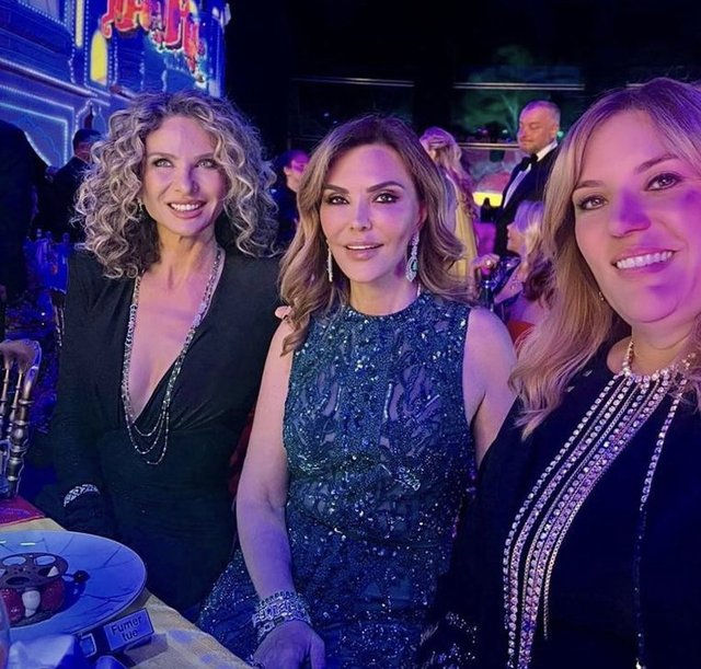 ESRA OFLAZ, FERYAL GÜLMAN, HÜLYA BİREN