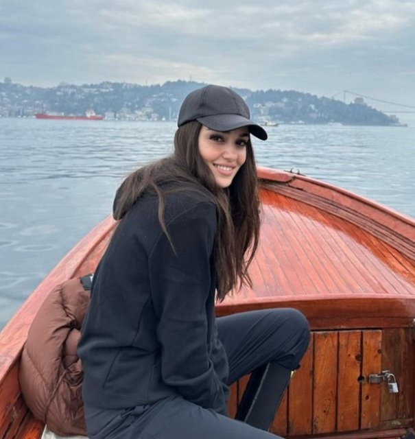 HANDE ERÇEL