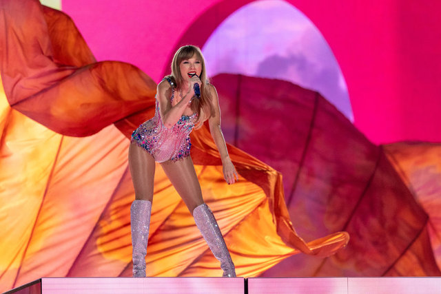 TAYLOR SWIFT
