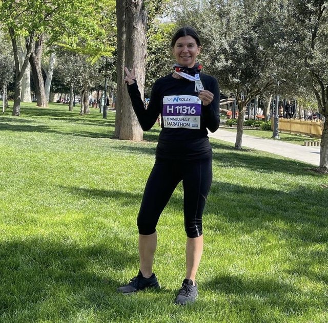 ZEYNEP ÜSTÜNEL