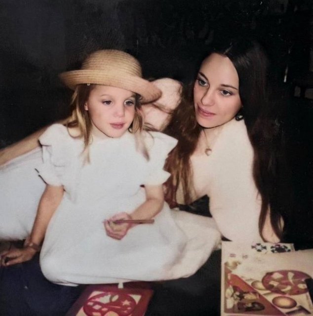 ANGELINA JOLIE, MARCHELINE BERTRAND