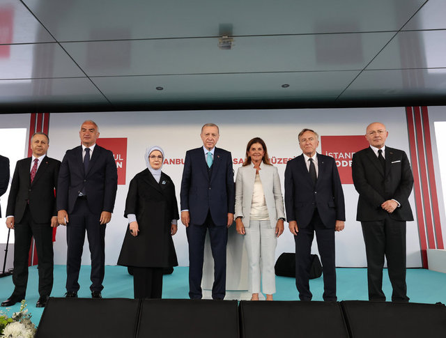 CUMHURBAŞKANI RECEP TAYYİP ERDOĞAN-EMİNE ERDOĞAN, BÜLENT-OYA ECZACIBAŞI, FERİT ŞAHENK, MEHMET NURİ ERSOY