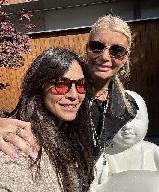 NESLİŞAH ALKOÇLAR DÜZYATAN, LOS ANGELES'TA YAŞAYAN  BEGÜM ŞEN'İ İSTANBUL'DA AĞIRLADI.