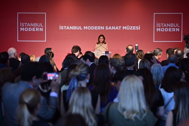 İSTANBUL MODERN YÖNETİM KURULU BAŞKANI OYA ECZACIBAŞI
