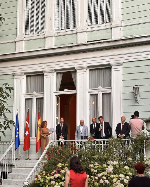 İSPANYA BAŞKONSOLOSU ALVARO DE LA RİVA GUZMAN DAVETTE KONUŞMA YAPTI.