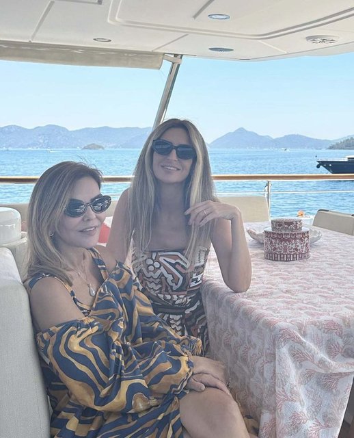 FERYAL GÜLMAN VE BEYZA UYANOĞLU GÖCEK'TE TATİL YAPTI.