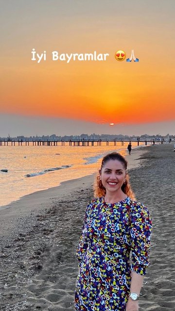 HEDİYE GÜRAL GÜR ANTALYA'DA ÇEKTİRDİĞİ BU FOTOĞRAF KARESİYLE BAYRAMI KUTLADI.