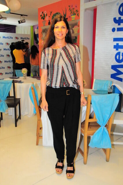 ZEYNEP ÜSTÜNEL