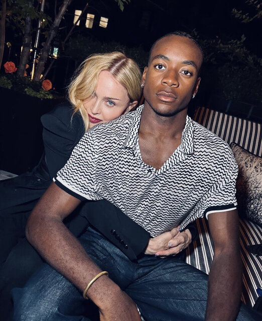 MADONNA VE OĞLU GECE BOYUNCA BİRLİKTE EĞLENDİ.