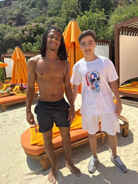 DORUK AYAYDIN LOS ANGELES SAHİLİNDE MANCHESTER CITY OYUNCUSU NATHAN AKE İLE BİR ARAYA GELDİ.