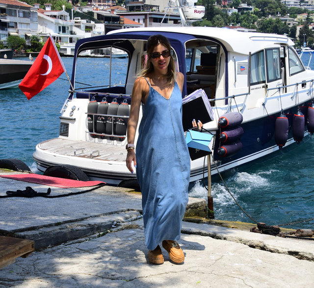 NAZLI SABANCI BEBEK İSKELESİ'NDE OBJEKTİFLERE YAKALANDI.