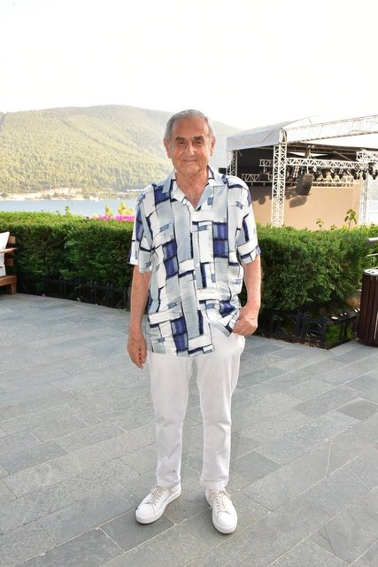 SANATÇI DEVRİM ERBİL BODRUM'DAKİ SERGİYİ ZİYARET ETTİ