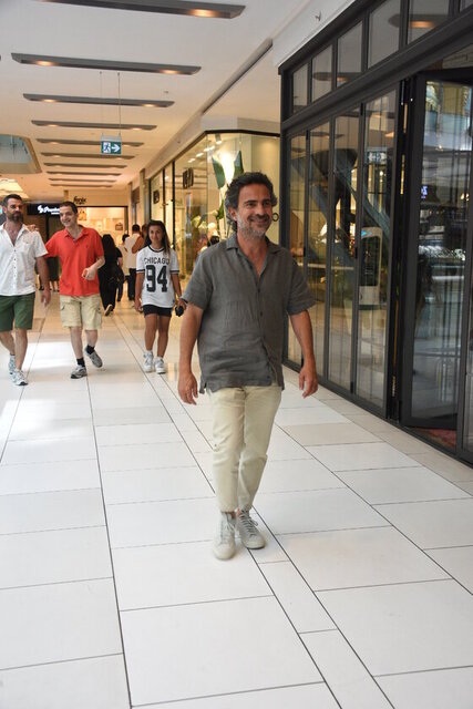 MORİS KOHEN ÖNCEKİ GÜN TOPLANTI İÇİN AVM'YE GELMİŞTİ.