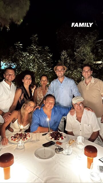 ENDER VE GÜLŞAH AKOÇLAR ÇİFTİ GECEDE KIZLARI ASLIŞAH ALKOÇLAR VE DAMATLARI KAAN DEMİRAĞ'I YALNIZ BIRAKMADILAR