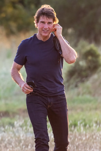 TOM CRUISE