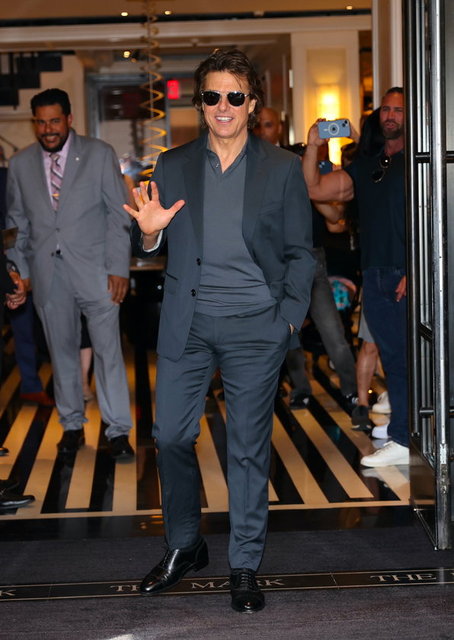 TOM CRUISE