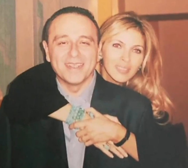 ÖMER SABANCI İLE ARZU SABANCI 26 TEMMUZ 1986'DA EVLENDİ..