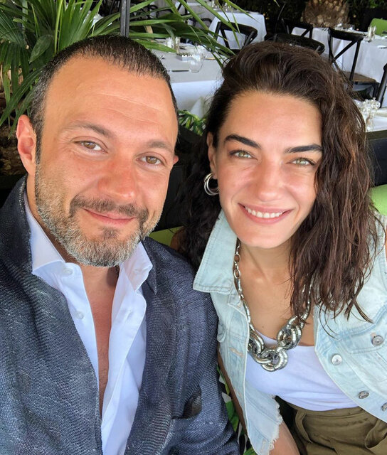 AŞKLARI DOLUDİZGİN DEVAM EDEN ALİCAN ULUSOY VE HANDE SUBAŞI SIK SIK BİRLİKTE TATİL YAPIYOR.