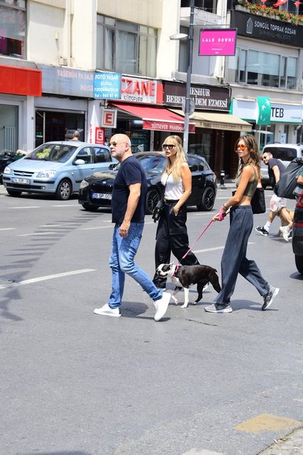 ESKİ EŞLER ELİF DÜRÜST VE MEHMET GERMİYANLIGİL KIZLARI İÇİN BİR ARAYA GELDİ.