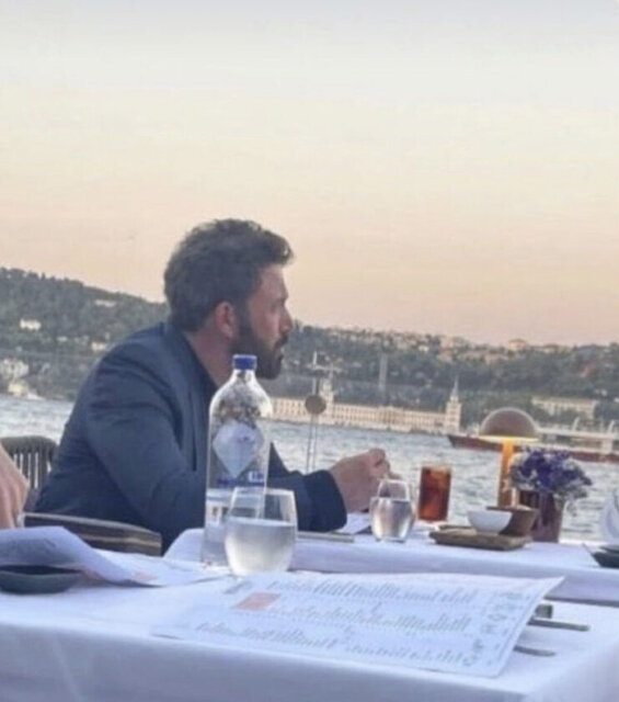 ABD'Lİ OYUNCU BEN AFFLECK ÇOCUKLARIYLA BİRLİKTE İSTANBUL'DA TATİL YAPIYOR.