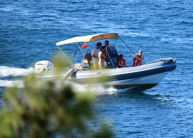 NİV VE ROMİNA GARİH ÇİFTİ KIZLARI ALAİA VE GAİA İLE BİRLİKTE BODRUM'DA...