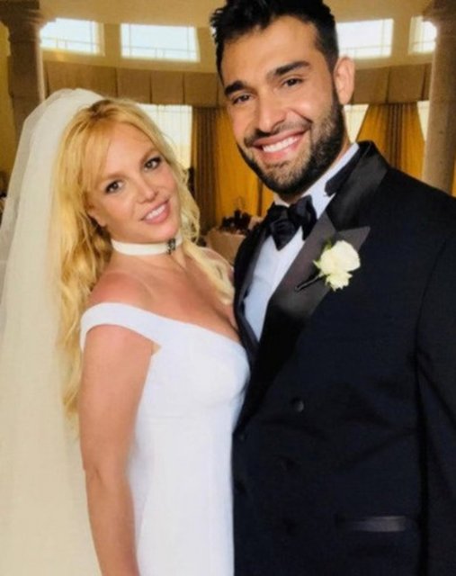 BRITNEY SPEARS 2022 YILINDA EVLENDİĞİ EŞİ SAM ASGHARI İLE AYRILMA KARARI ALDI.