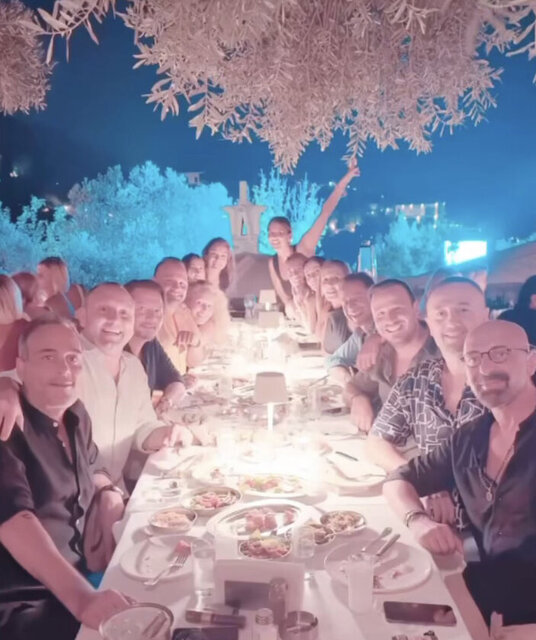 TATİLCİ GRUP SİNAN-MELDA KOSİF, MEHMET-HANDE GAMGAM, UMUT-FULYA ÖZKANCA, CİHAN-HALE KOSİF VE ERDİNÇ ACAREĞLENCELİ BİR AKŞAM GEÇİREREK BİRLİKTE YEMEK YEDİLER.