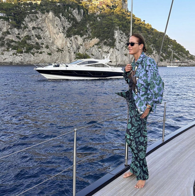 SUZAN TOPLUSOY İTALYA'DA TATİL YAPIYOR.