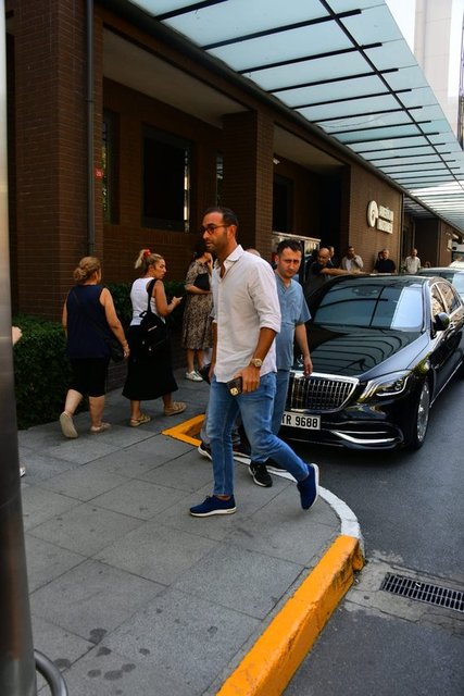 İŞ İNSANI CAN KÖSEOĞLU HABERİ ALIR ALMAZ HASTANEYE KOŞTU.