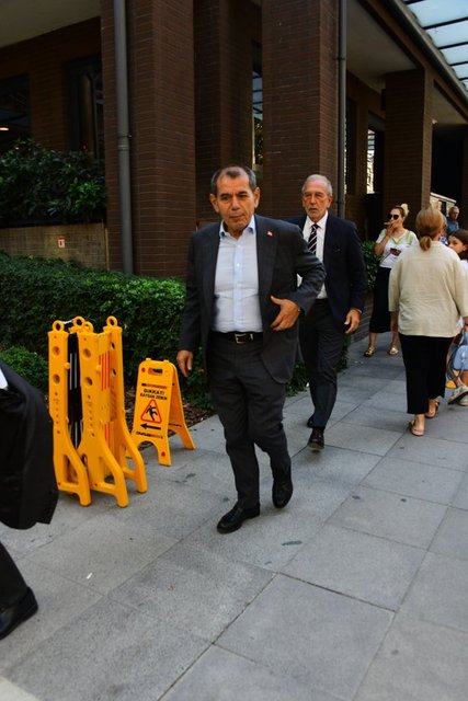 GALATASARAY SPOR KULÜBÜ BAŞKANI DURSUN ÖZBEK DOSTLARINI YALNIZ BIRAKMADI.