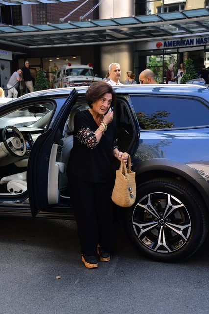 BERNA TOKAR ARACIYLA HASTANEYE GELEREK SABANCILAR'I ZİYARET ETTİ.
