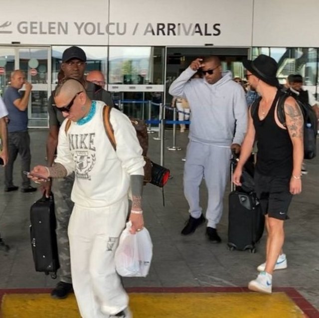 BLACK EYED PEAS