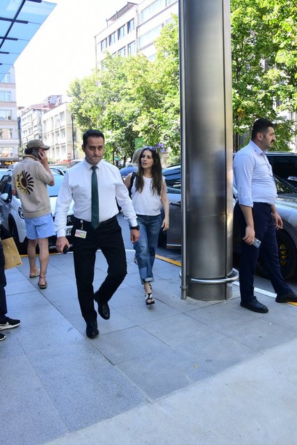 NEVBAHAR KOÇ VE ESRA DİNÇKÖK AMERİKAN HASTANESİ'NE GELEREK SABANCI ÇİFTİNİ ZİYARET ETTİLER.