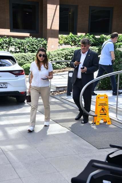 EREN VE SERDAL ÇİFTİ HASTANEYE GELEREK DOSTLARINI ZİYARET ETTİ