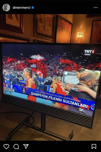 DERİN MERMERCİ HEYECANLI MAÇI TELEVİZYONDAN TAKİP ETTİ.