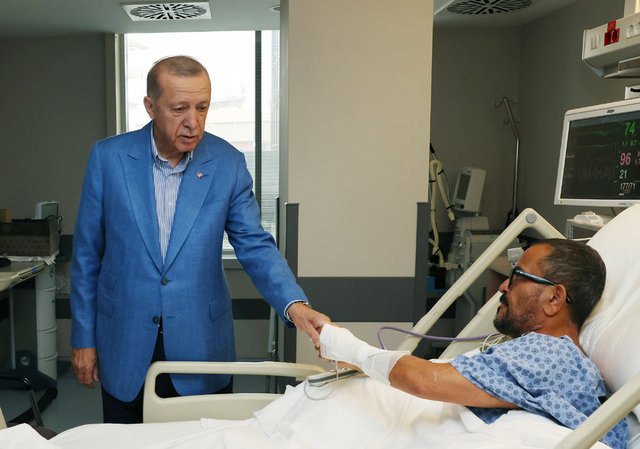 CUMHURBAŞKANI RECEP TAYYİP ERDOĞAN, DENİZ KAZASI GEÇİREN ALİ SABANCI VE EŞİ VUSLAT DOĞAN SABANCI ÇİFTİNİ HASTANEDE ZİYARET ETTİ.