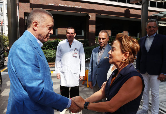 EMİNE VE ERHAN KAMIŞLI ÇİFTİ CUMHURBAŞKANI ERDOĞAN'I HASTANEDE KARŞILADI.