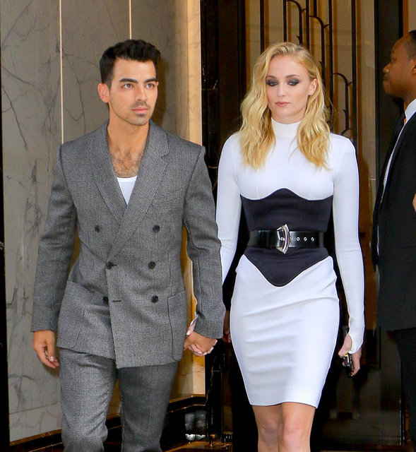 SOPHIE TURNER İLE JOE JONAS ÇİFTİ BOŞANIYOR