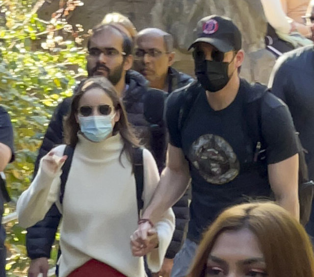 CHRIS EVANS, ALBA BAPTISTA