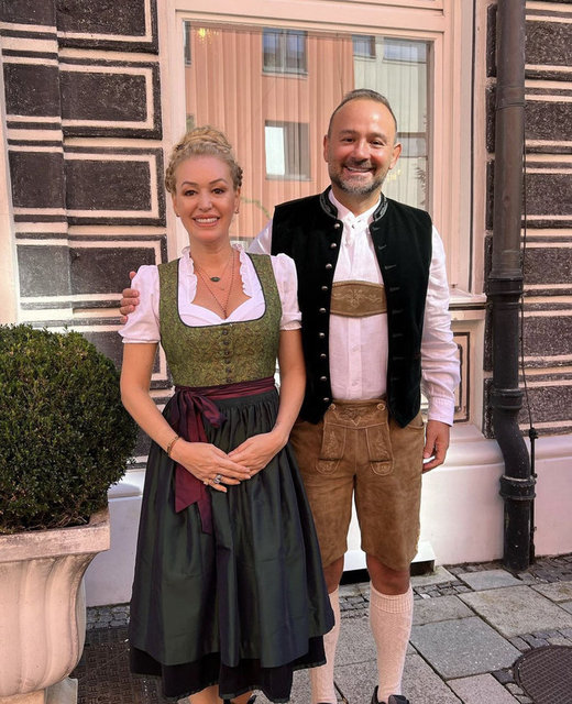 MELDA VE SİNAN KOSİF ÇİFTİ ALMANYA'NIN MÜNİH KENTİNDE DÜZENLENEN GELENEKSEL BİR FESTİVALE KATILDI.