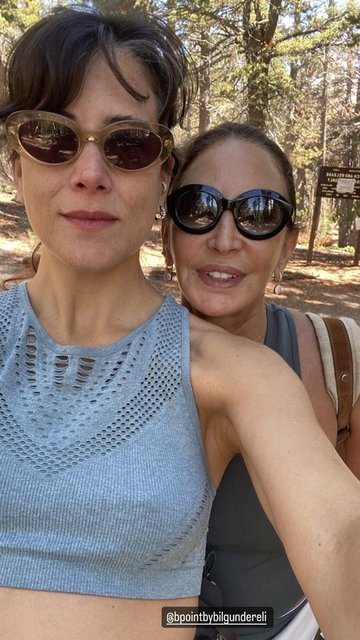 AYŞE BOYNER ANNESİ BİLGÜN DERELİ İLE BİRLİKTE DOĞADA YÜRÜYÜŞE ÇIKTI