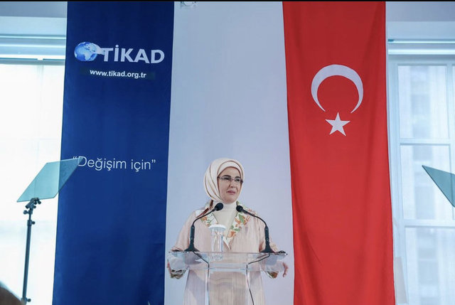 EMİNE ERDOĞAN, ETKİNLİKTE KONUŞMA YAPTI