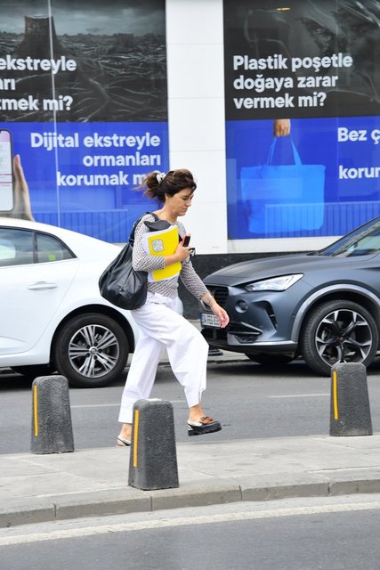 ESRA CİVELEK SABAHIN ERKEN SAATLERİNDE BEBEK'TEYDİ...