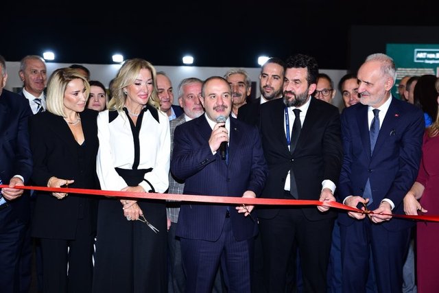 ÖZNUR YAKIN, PERVİN ERSOY, MUSTAFA VARANK, BURAK YAKIN VE ŞEKİB AVDAGİÇ -  