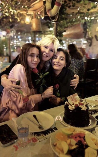 SUZAN ŞEN VE KIZI MELİSA KEÇELİ YENİ YAŞLARINI BİRLİKTE KUTLADI